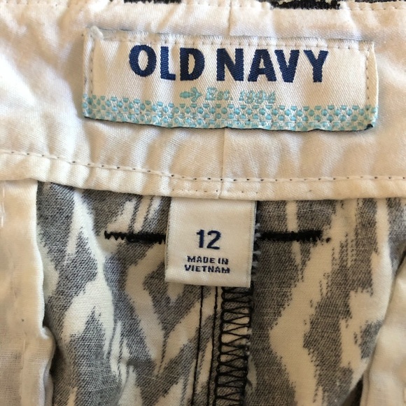 Black and White Ikat Shorts - Picture 6 of 6